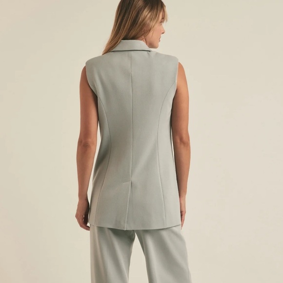 Favorite Daughter The Nadine Sleeveless Blazer - Picture 6 of 11